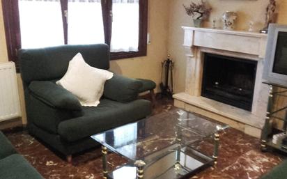 Living room of Single-family semi-detached for sale in  Jaén Capital  with Air Conditioner, Private garden and Terrace