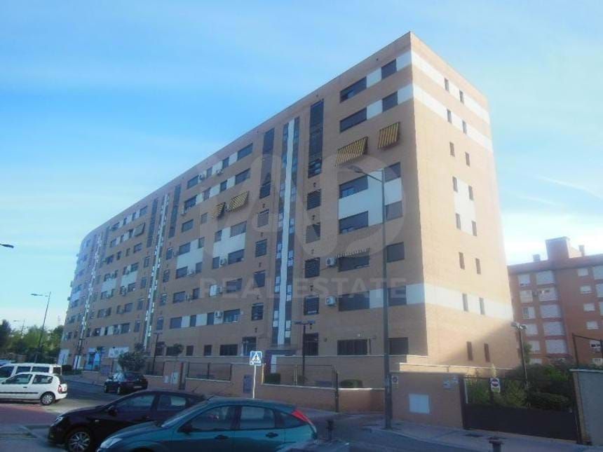 Vista exterior de Edificio en venta en Parla