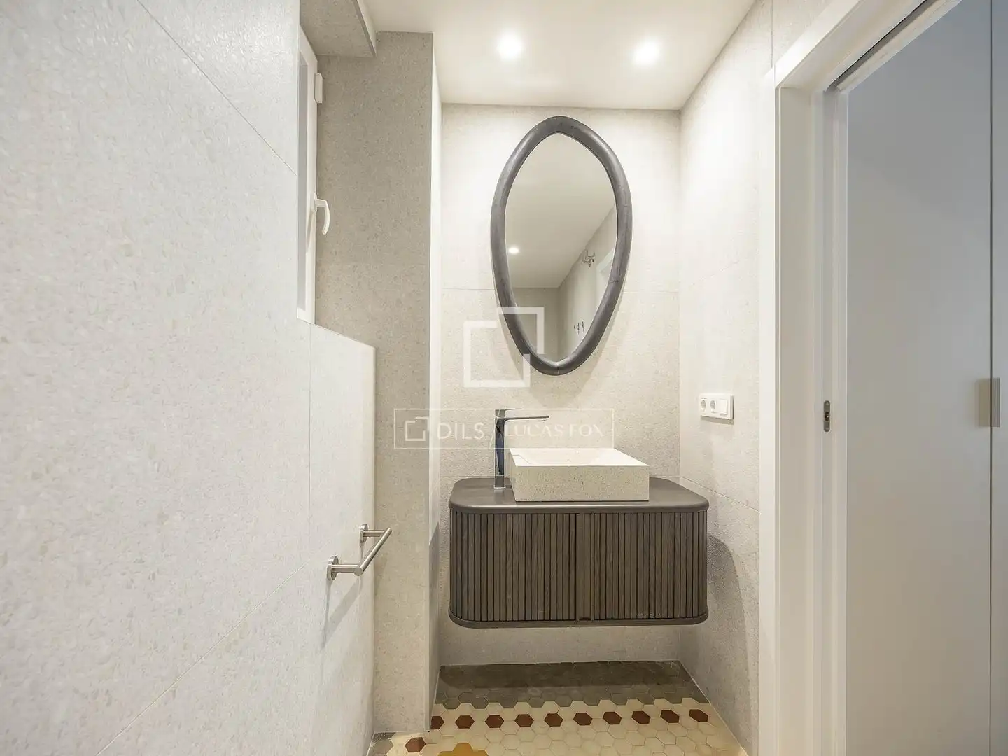 Baño de Piso en venta en Valencia con Aire acondicionado, Terraza y Amueblado