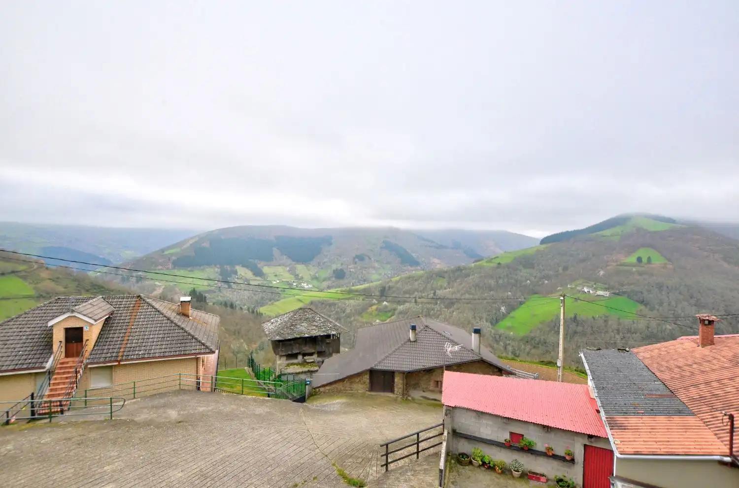 Houses for sale in Cangas del Narcea  with Heating, Storage room and Swimming Pool