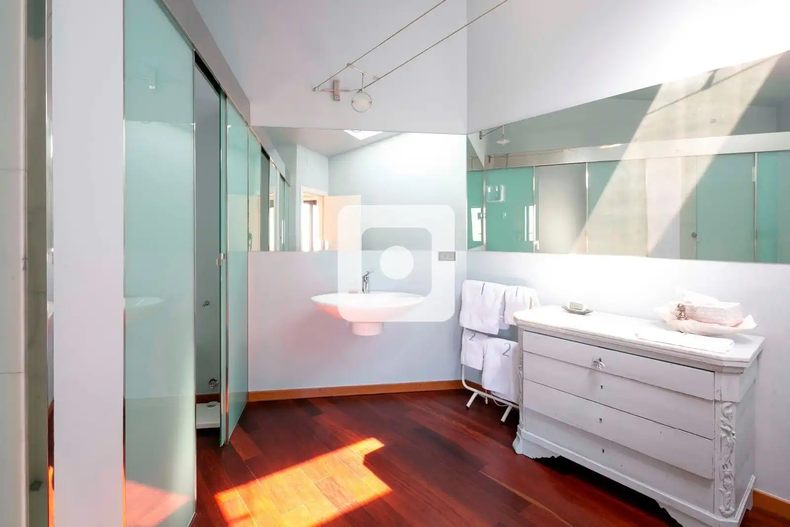 Bany de Casa o xalet en venda en Barcelona amb Aire condicionat, Calefacció i Terrassa