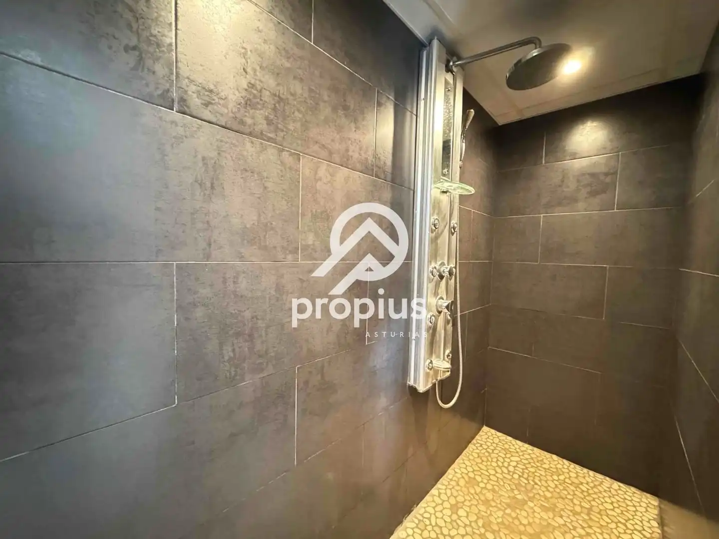 Bathroom of Houses for sale in Llanes  with Heating, Private garden and Parquet flooring