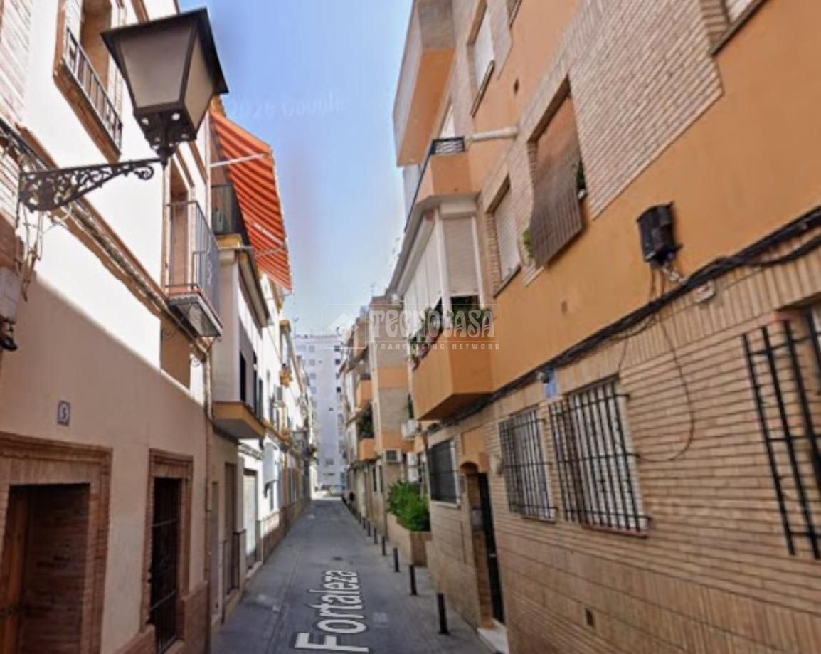 Flat for sale in Triana Casco Antiguo