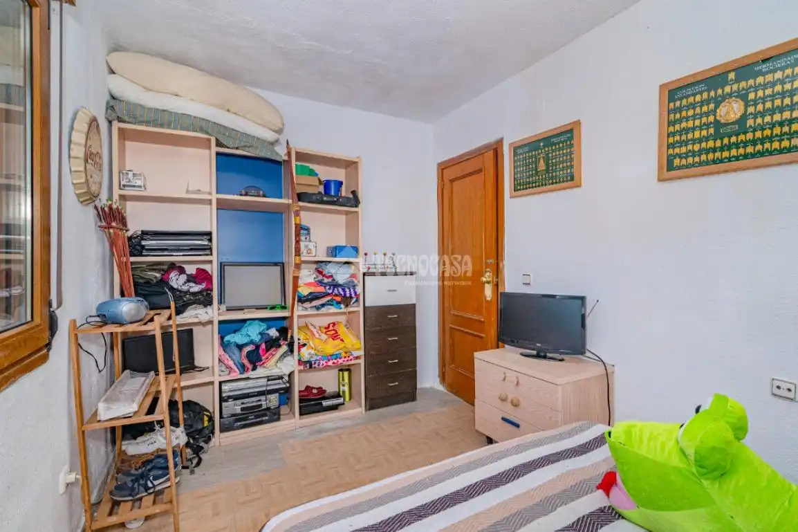Dormitori de Casa adosada en venda en La Zubia amb Terrassa i Piscina comunitària