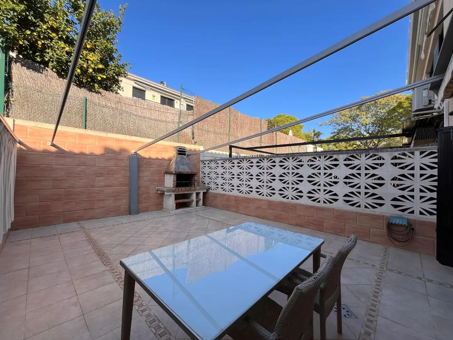 Terraza de Casa adosada en venta en Vilanova i la Geltrú con Calefacción, Jardín privado y Terraza