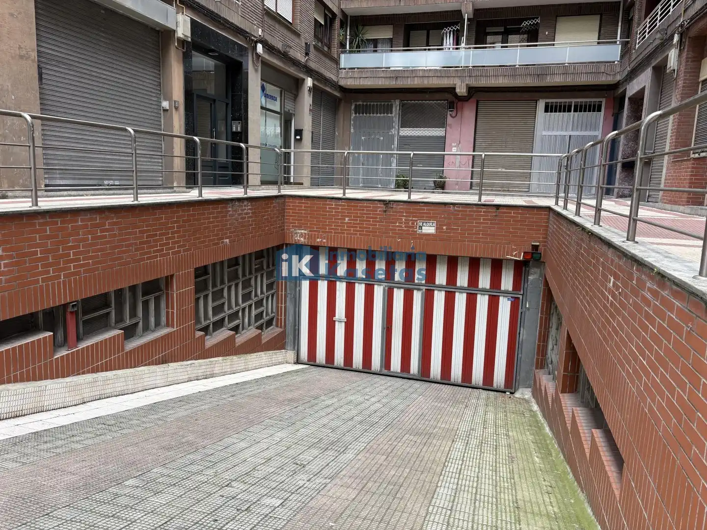Parkplatz von Garage zum Verkauf in Basauri 