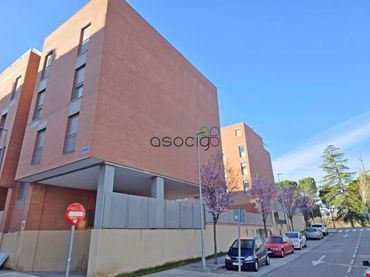 Individual for sale in C. Luxemburgo
