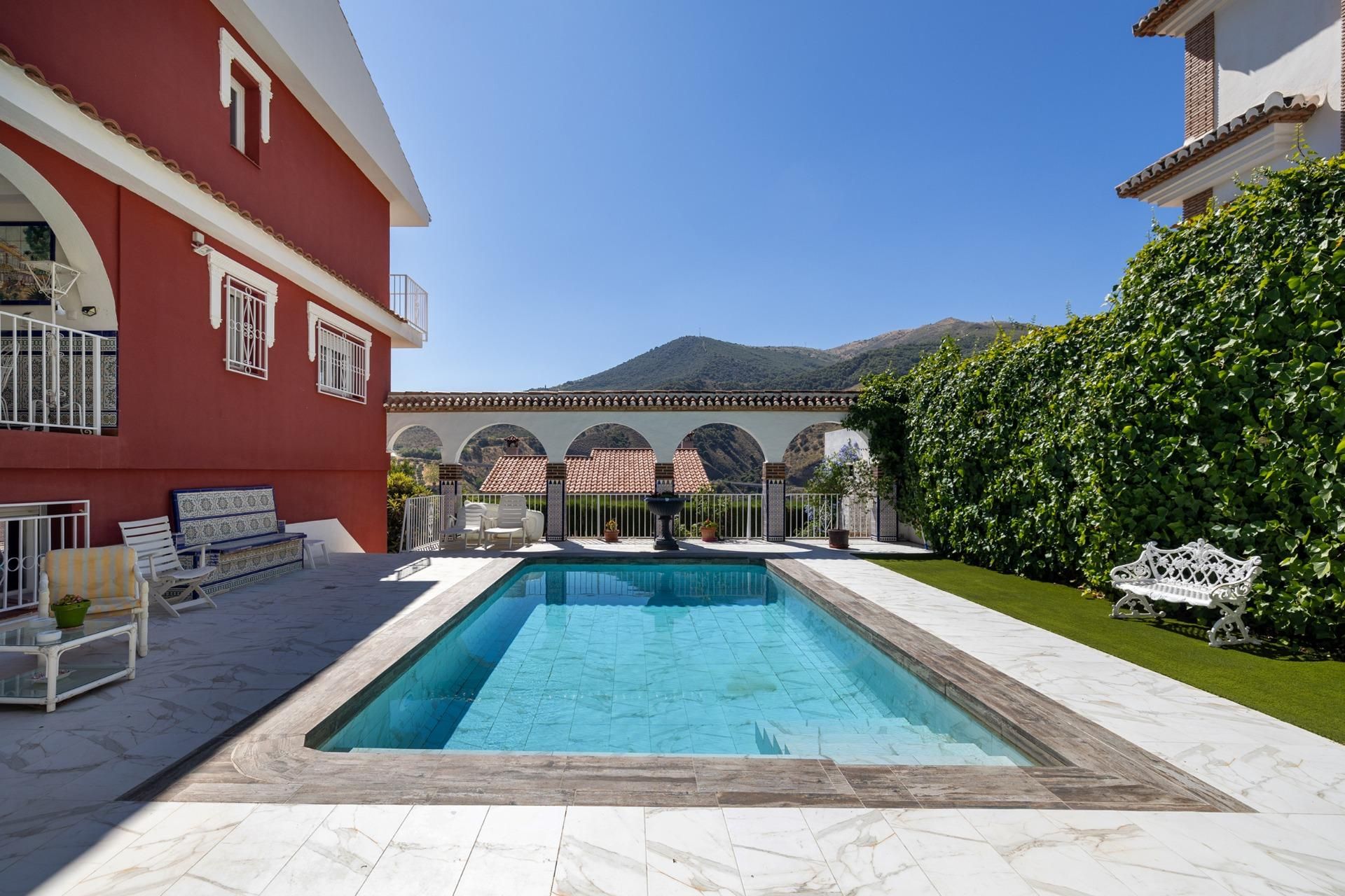 Piscina de Casa o xalet en venda en Pinos Genil amb Aire condicionat, Jardí privat i Piscina