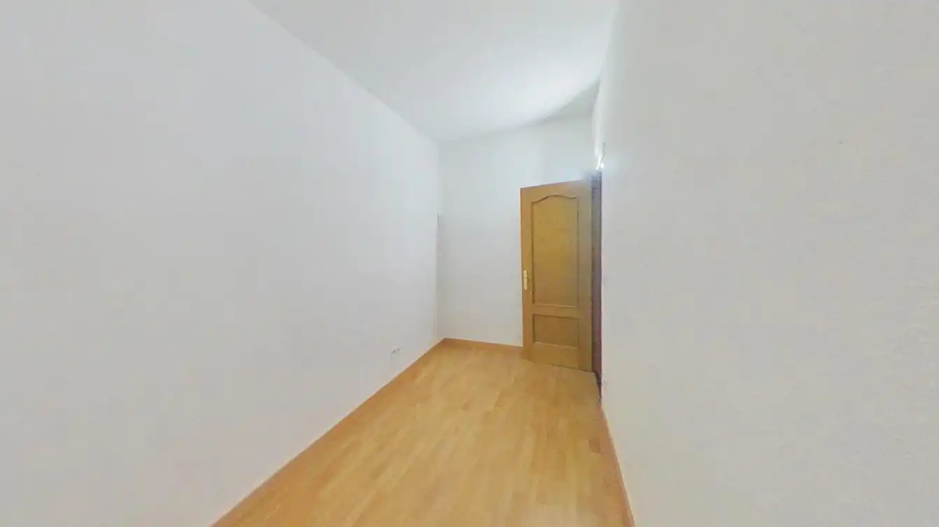 Habitación de Piso en venta en Madrid con Calefacción