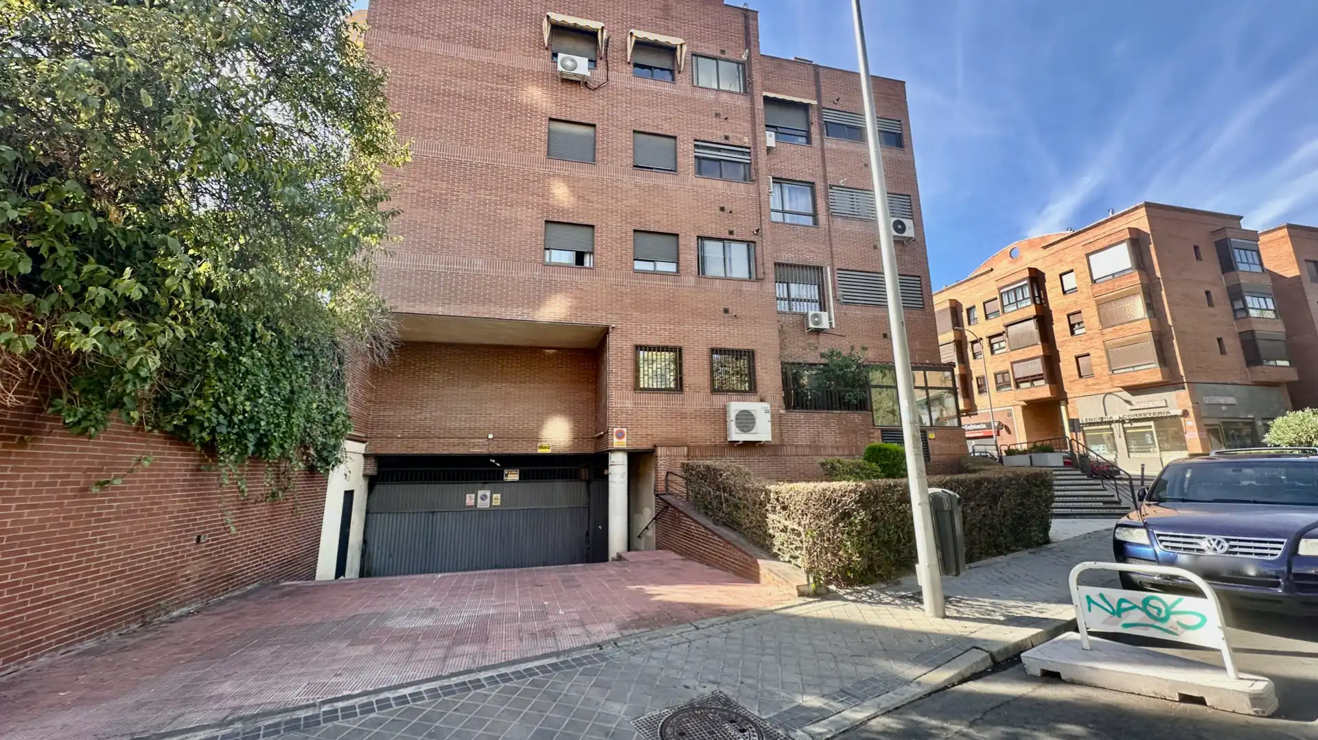 Exterior view of Garage for sale in Madrid