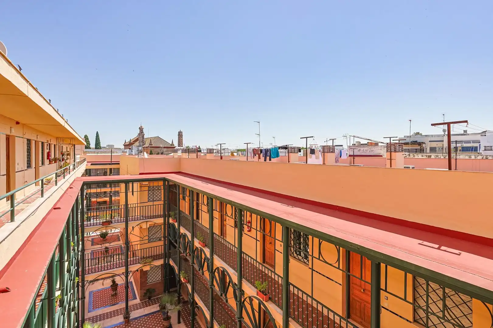 Vista exterior de Pis en venda en Sevilla amb Aire condicionat