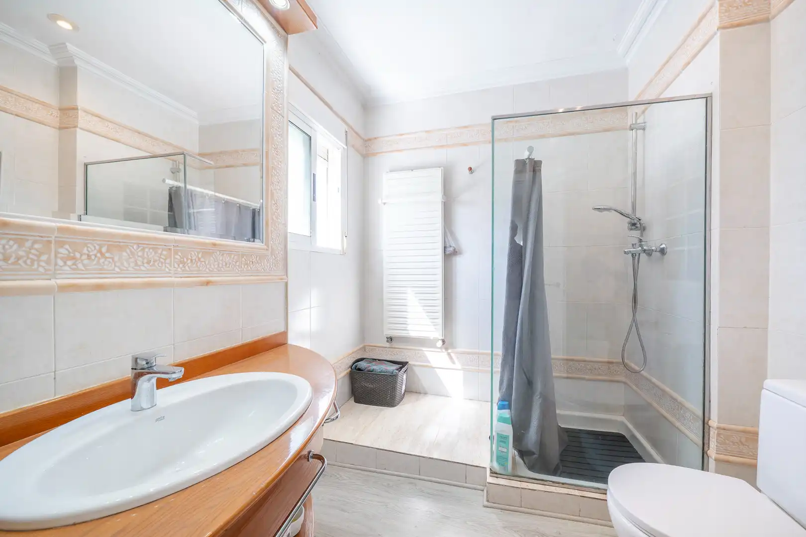 Baño de Casa adosada en venta en Guardamar del Segura con Aire acondicionado, Jardín privado y Terraza