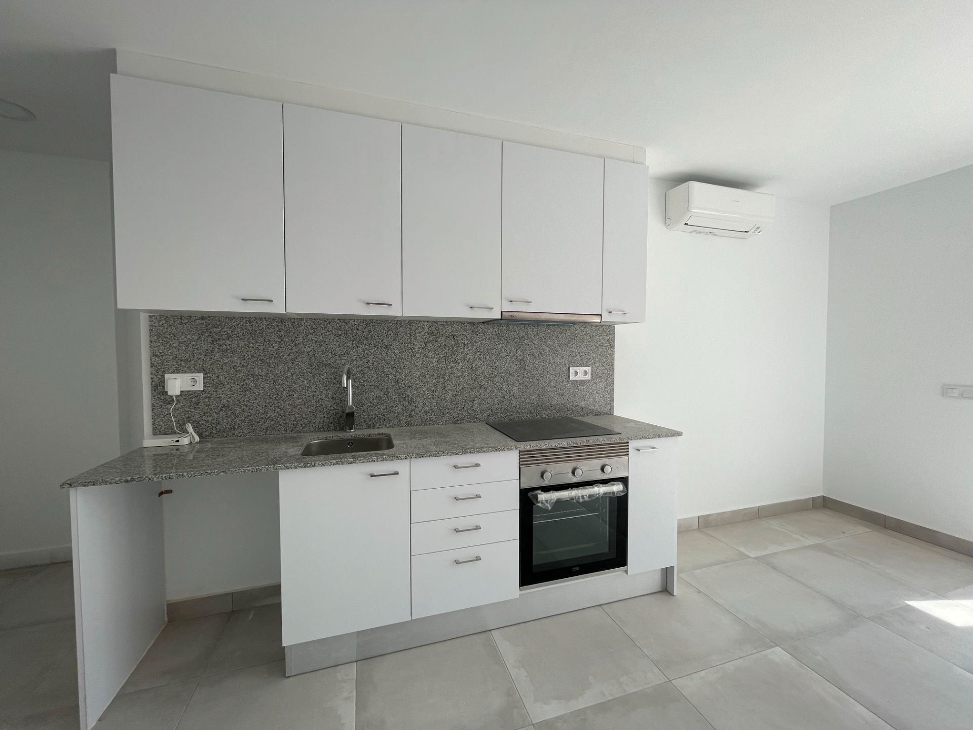 Cuina de Pis de lloguer en Tordera amb Aire condicionat, Calefacció i Forn