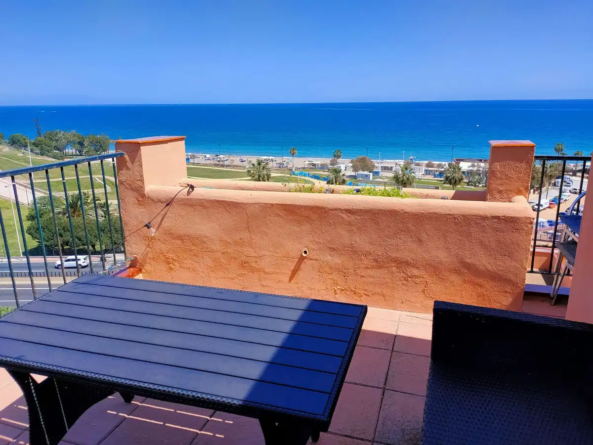 Terraza de Ático en venta en Fuengirola con Aire acondicionado, Amueblado y Piscina comunitaria