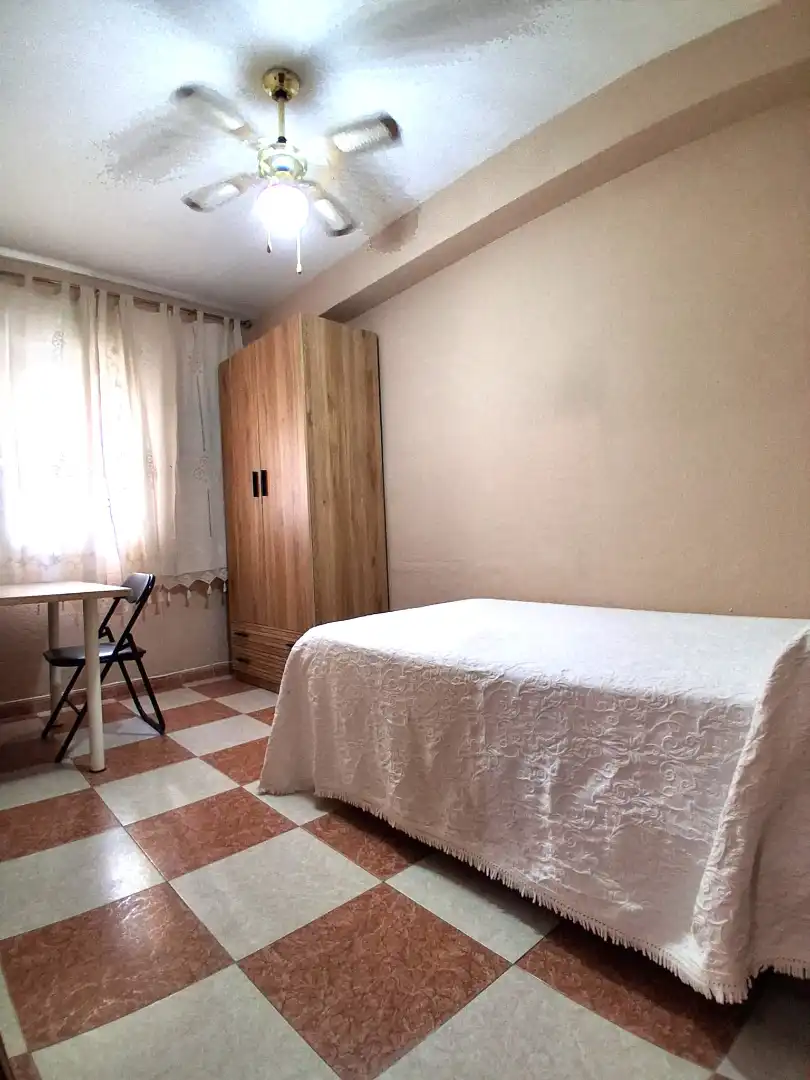 Bedroom of Flat for rent in Sevilla  with Air Conditioner, Furnished and Oven