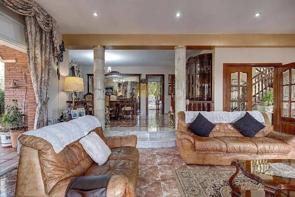 Sala de estar de Casa o chalet en venta en Vallirana con Aire acondicionado, Calefacción y Jardín privado