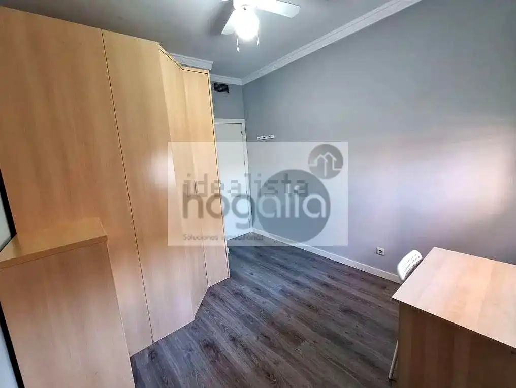 Bedroom of Flat for rent in Sevilla  with Air Conditioner, Furnished and Community pool