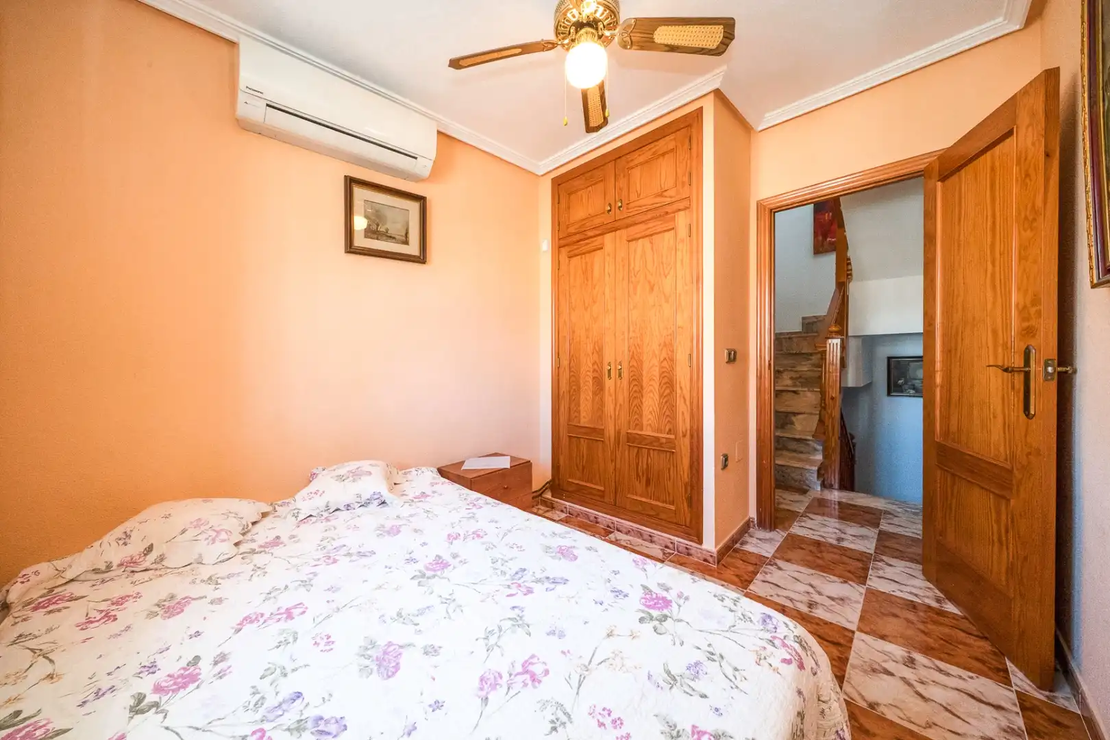 Dormitori de Casa o xalet en venda en Orihuela amb Aire condicionat, Terrassa i Piscina