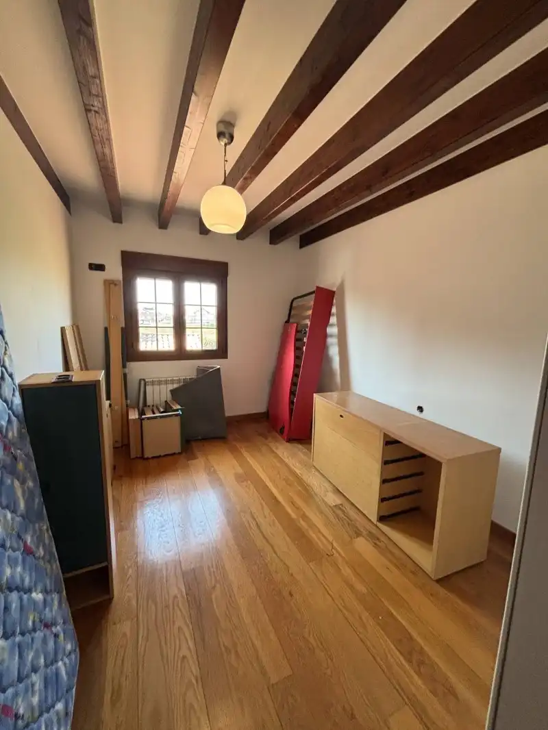 Habitación de Casa o chalet en venta en Santander con Calefacción, Trastero y Piscina