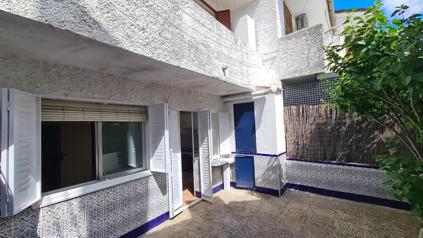 Vista exterior de Casa o xalet en venda en La Adrada  amb Terrassa