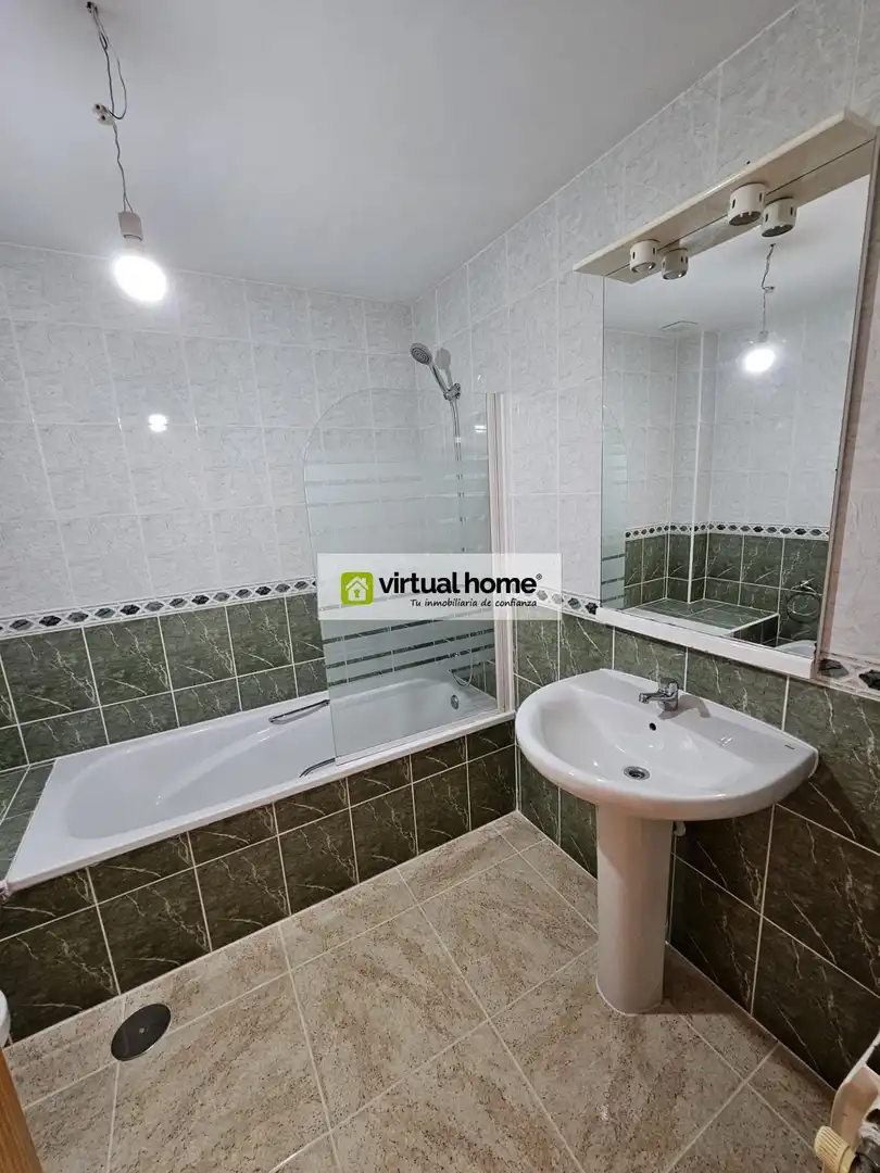 Baño de Casa o chalet en venta en La Nucia con Jardín privado, Terraza y Trastero