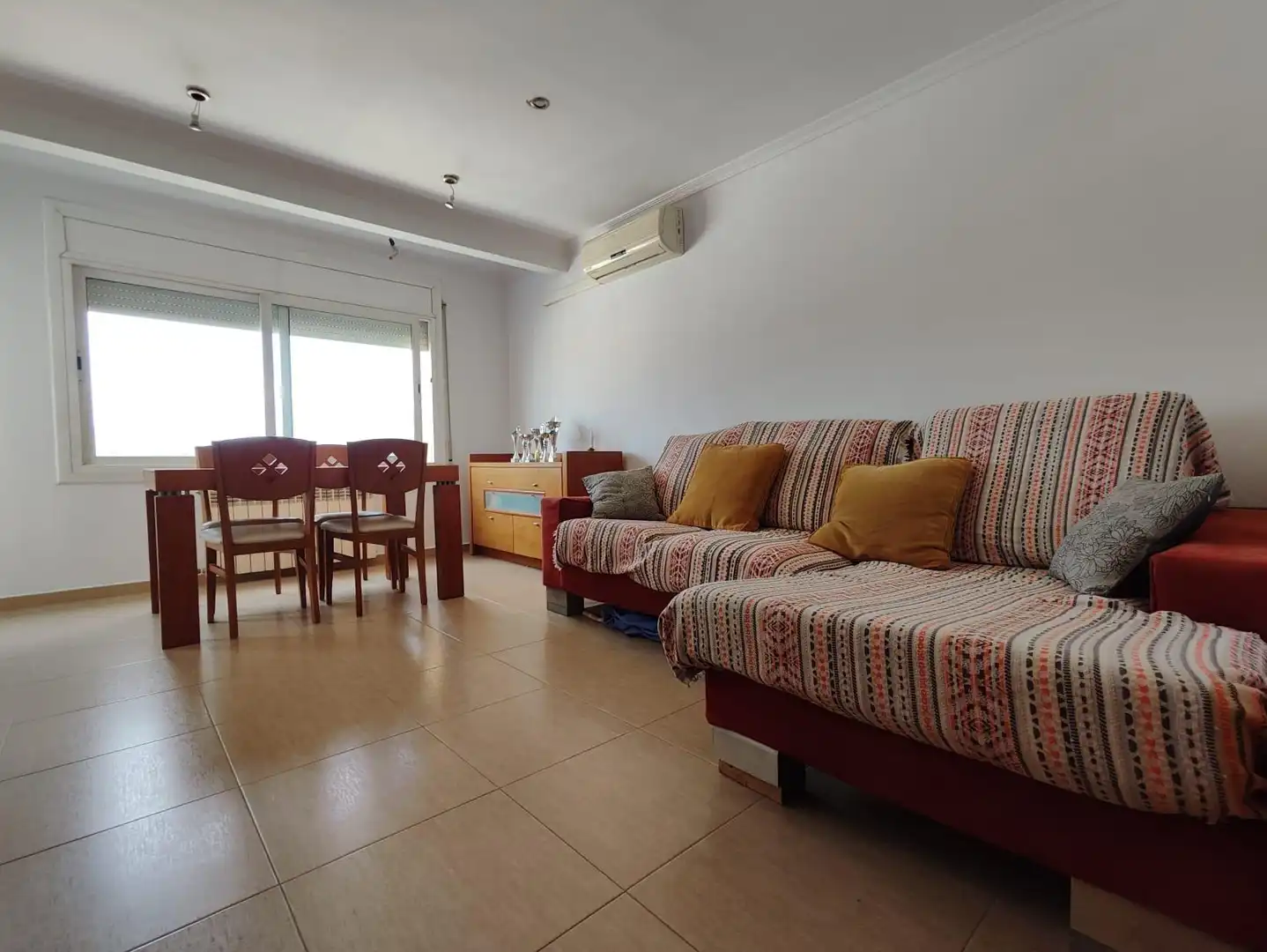 Wohnzimmer von Wohnung zum Verkauf in Montmeló mit Klimaanlage, Heizung und Balkon