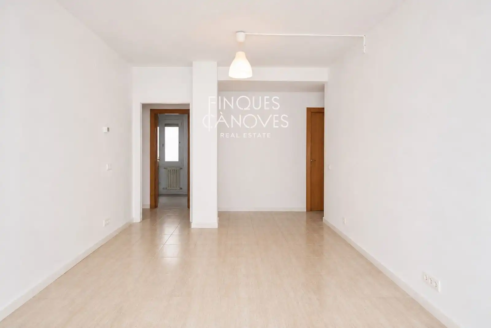 Piso en venta en Girona con Calefacción, Trastero y Horno