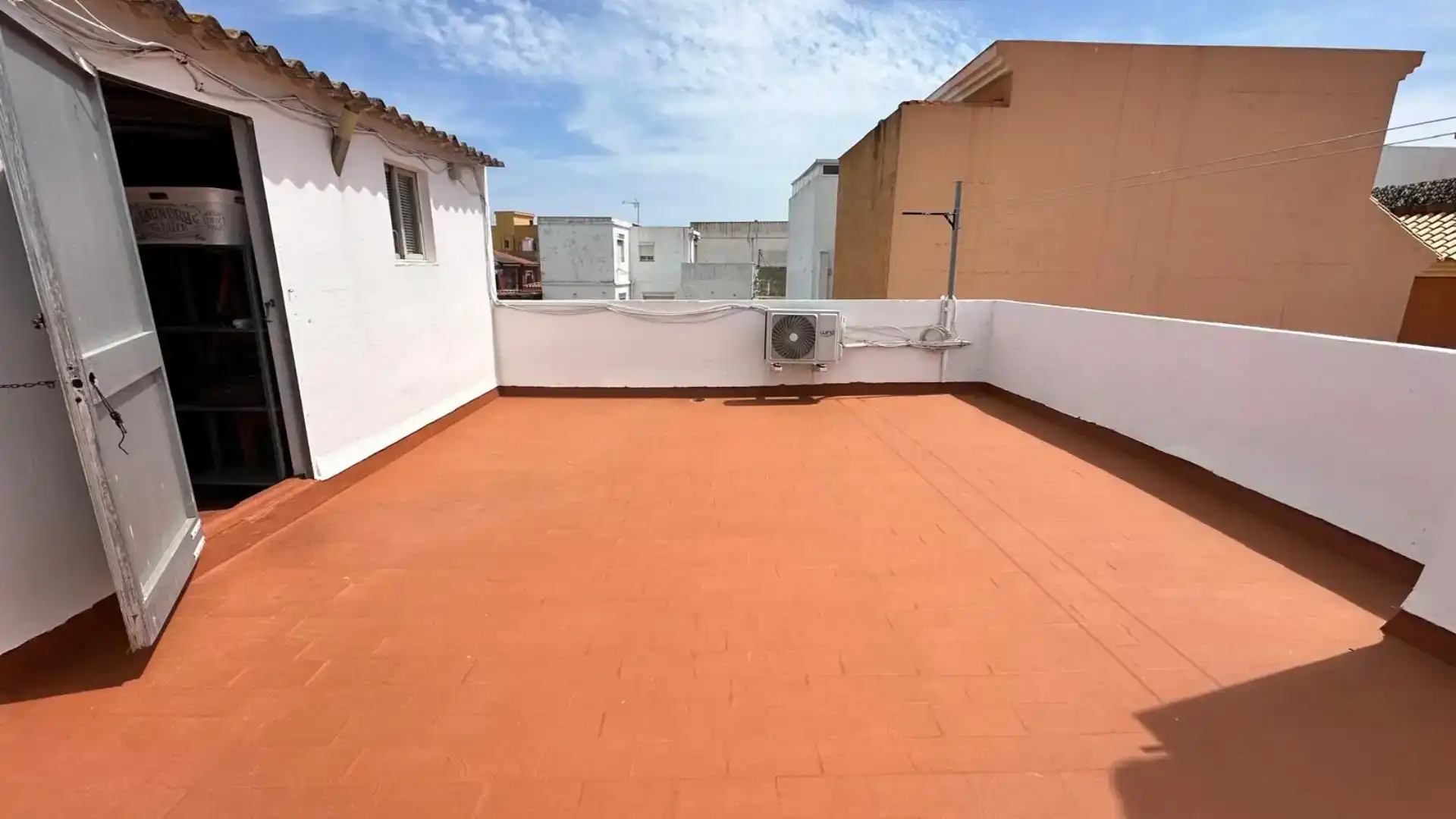 Terrassa de Casa o xalet en venda en La Línea de la Concepción amb Aire condicionat, Jardí privat i Traster