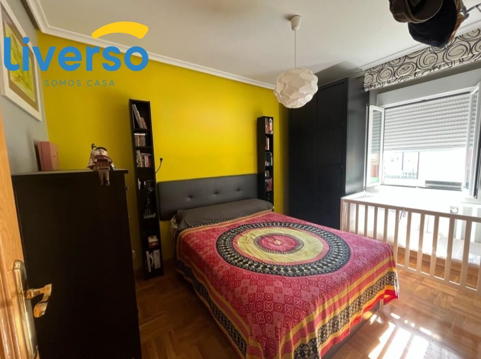Bedroom of Flat to share in Burgos Capital  with Heating