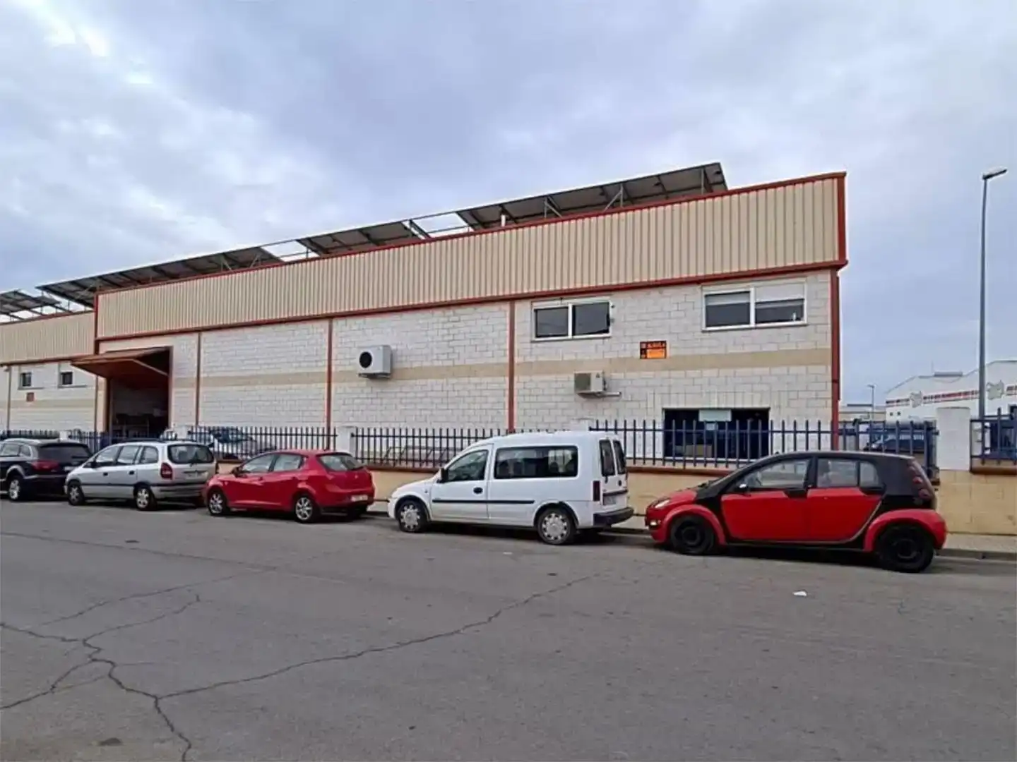 Außenansicht von Fabrikhallen zur Miete in Úbeda
