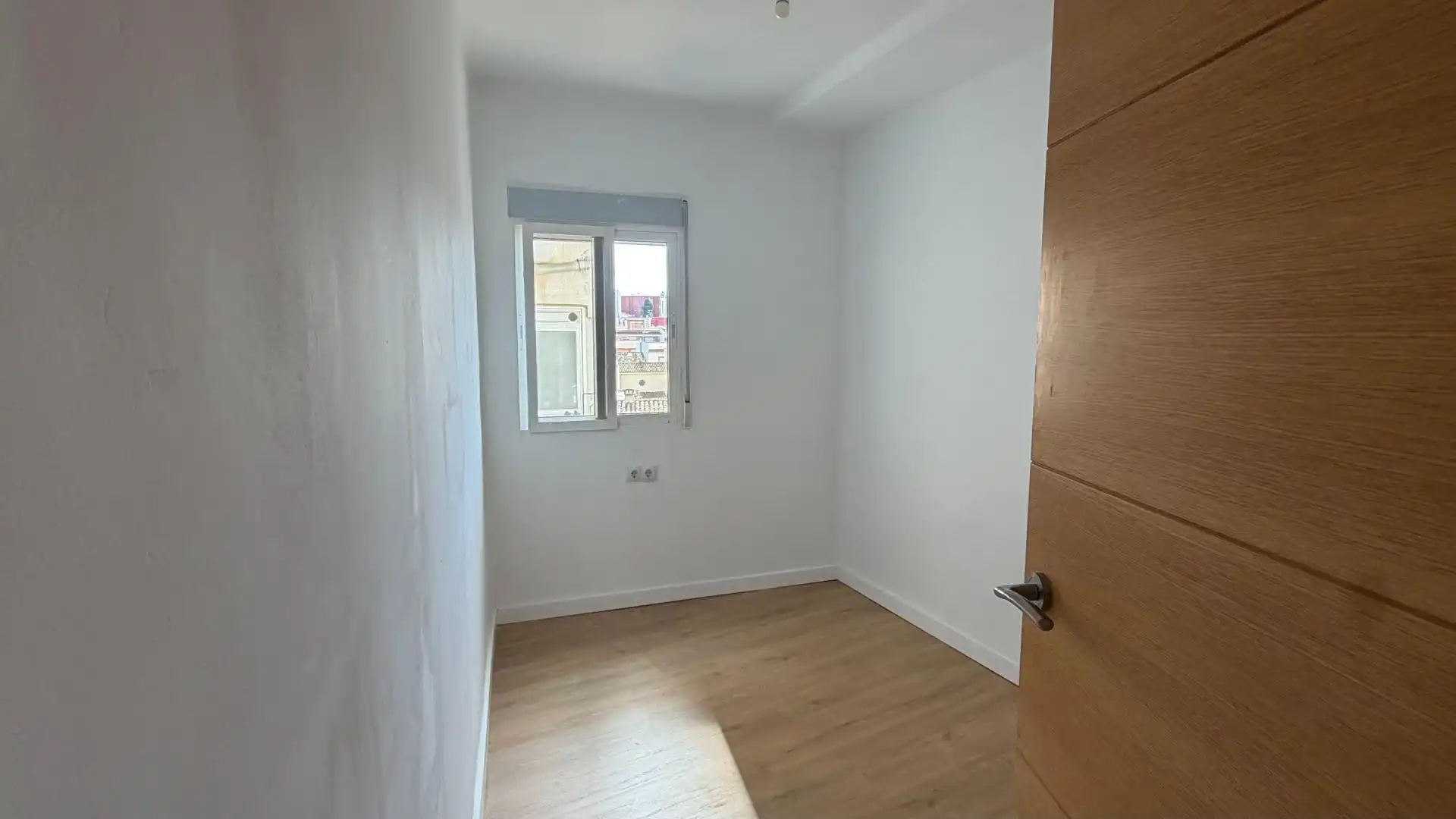 Dormitori de Pis en venda en Paterna amb Aire condicionat, Parquet i Terrassa