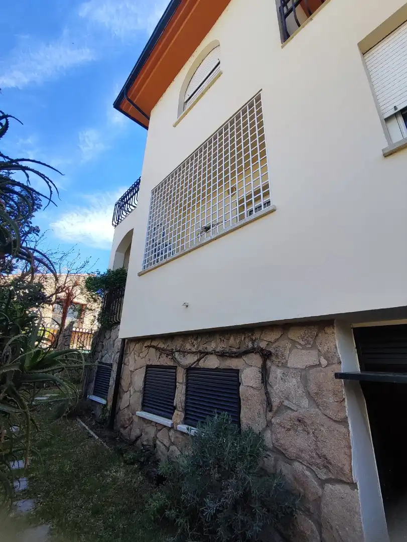 Außenansicht von Haus oder Chalet zum Verkauf in Plasencia mit Heizung, Privatgarten und Terrasse