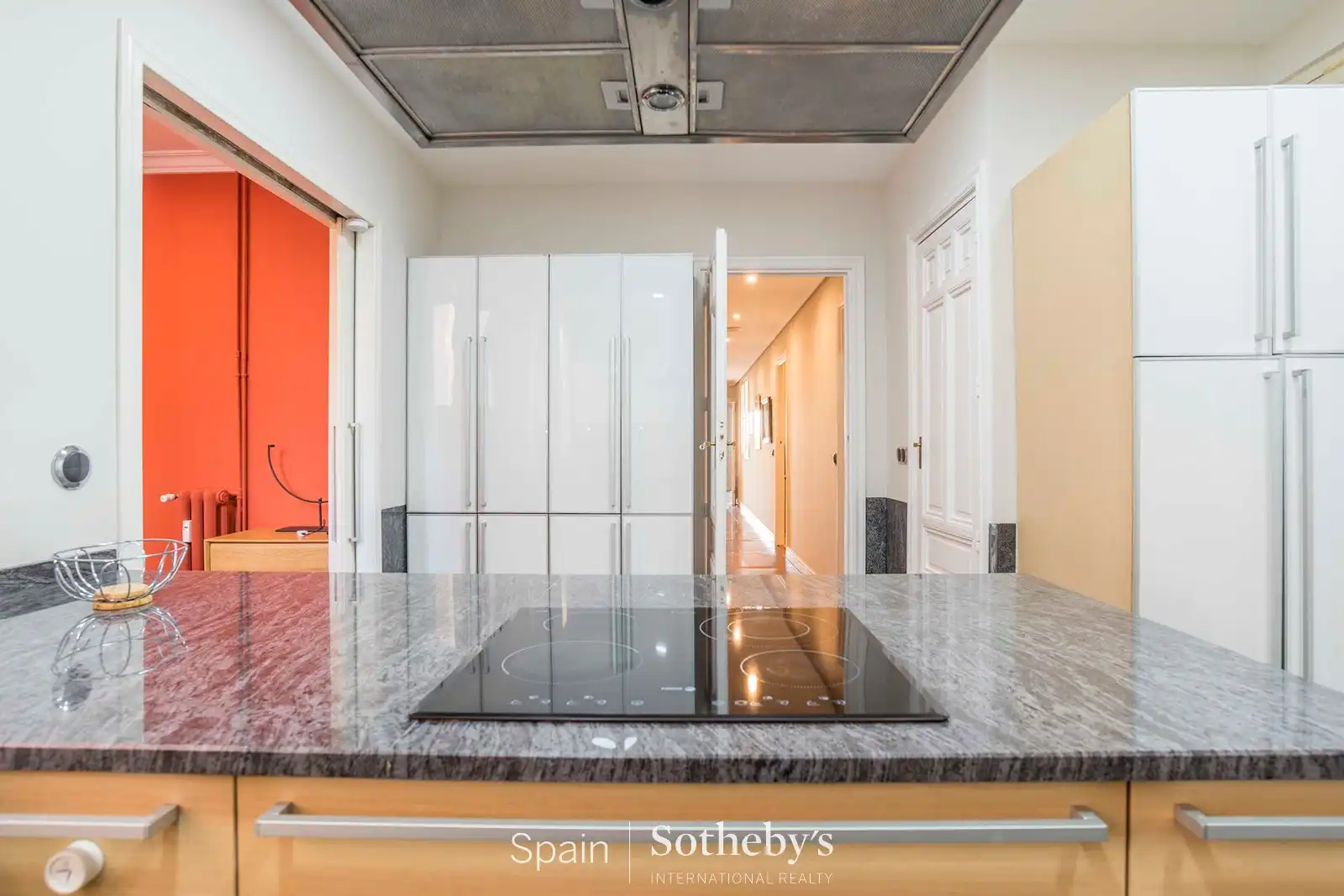 Cuina de Apartament de lloguer en Madrid amb Aire condicionat i Calefacció