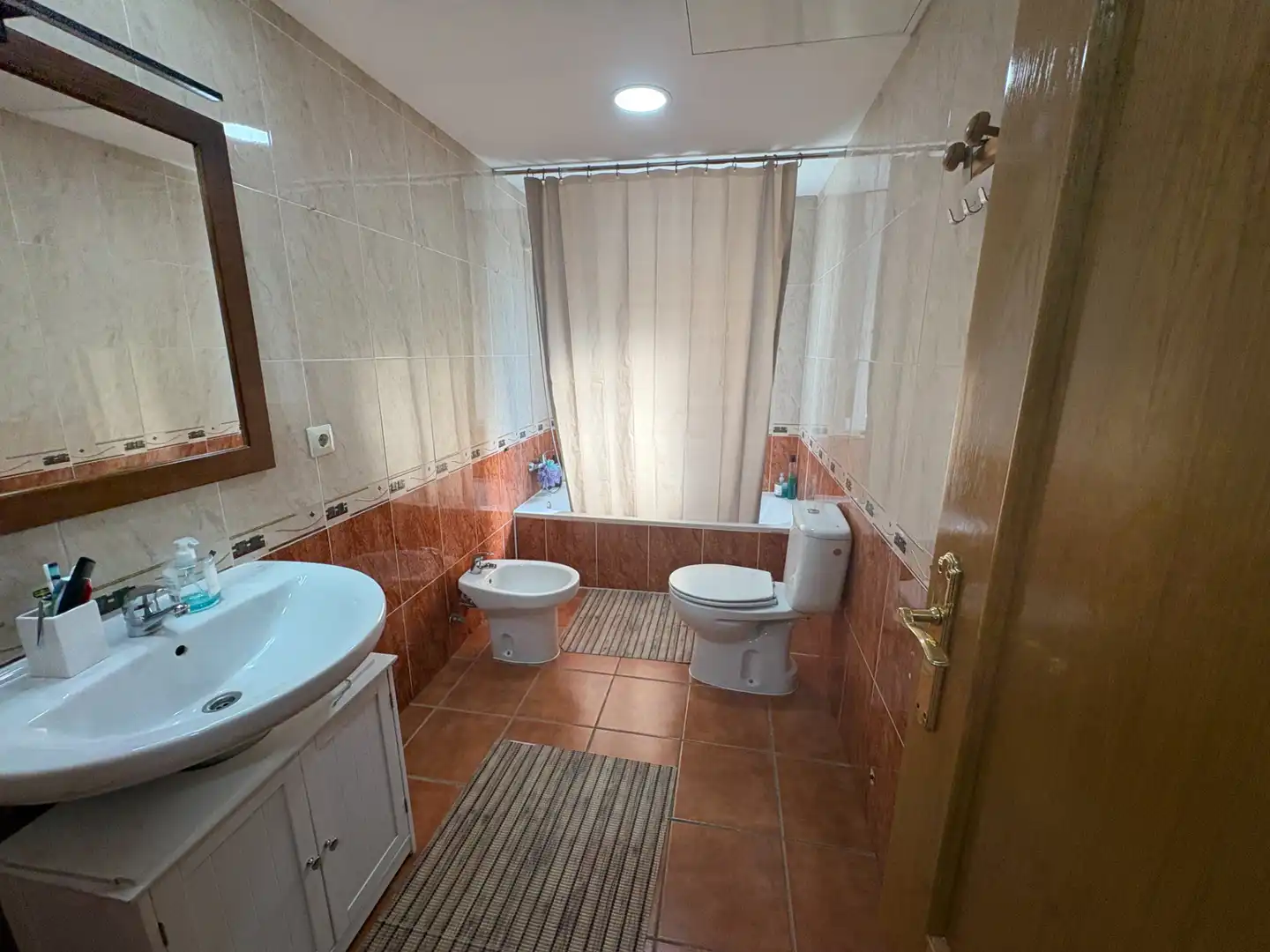 Bathroom of Houses for sale in El Viso de San Juan  with Air Conditioner, Private garden and Parquet flooring