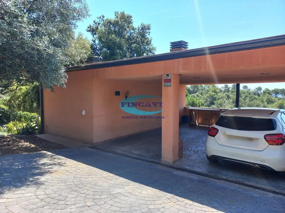 Parking de Casa o chalet en venta en L'Ametlla del Vallès con Calefacción y Piscina