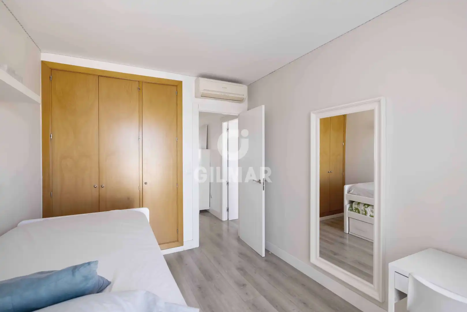 Habitación de Casa adosada en venta en Torremolinos con Calefacción, Jardín privado y Piscina