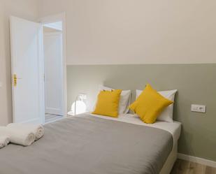 Bedroom of Flat to share in  Barcelona Capital  with Heating, Furnished and Oven