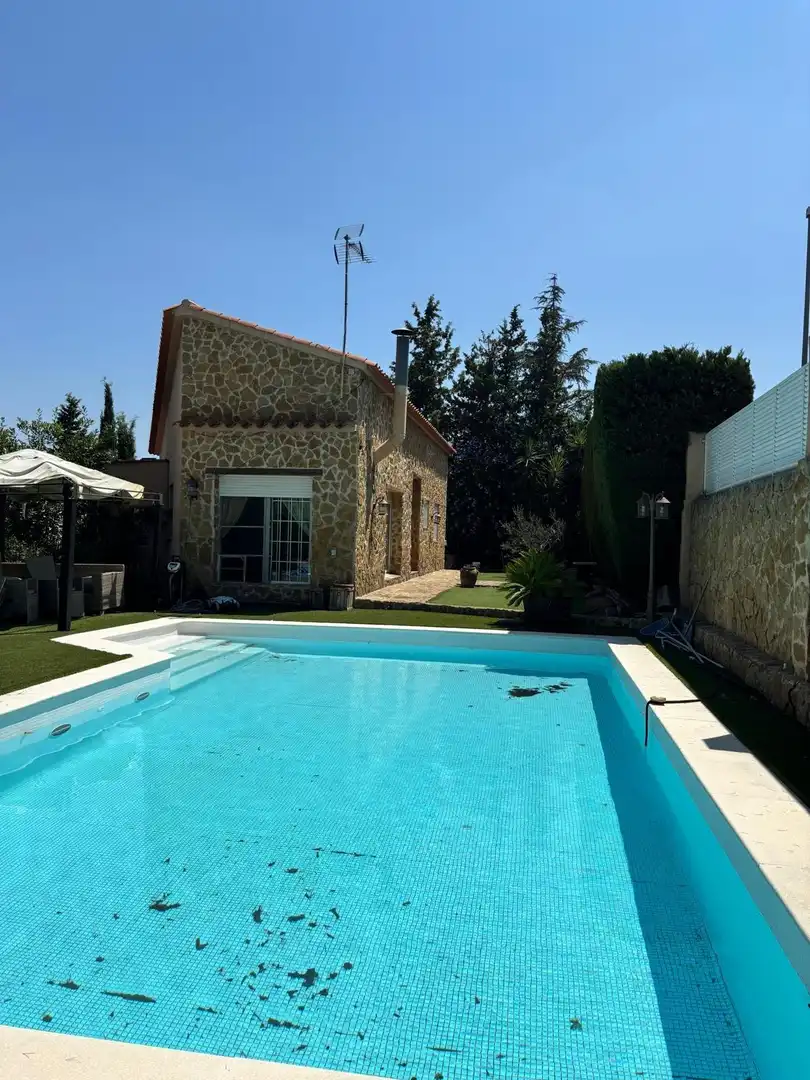 Schwimmbecken von Haus oder Chalet zur Miete in Sentmenat mit Klimaanlage, Privatgarten und Terrasse