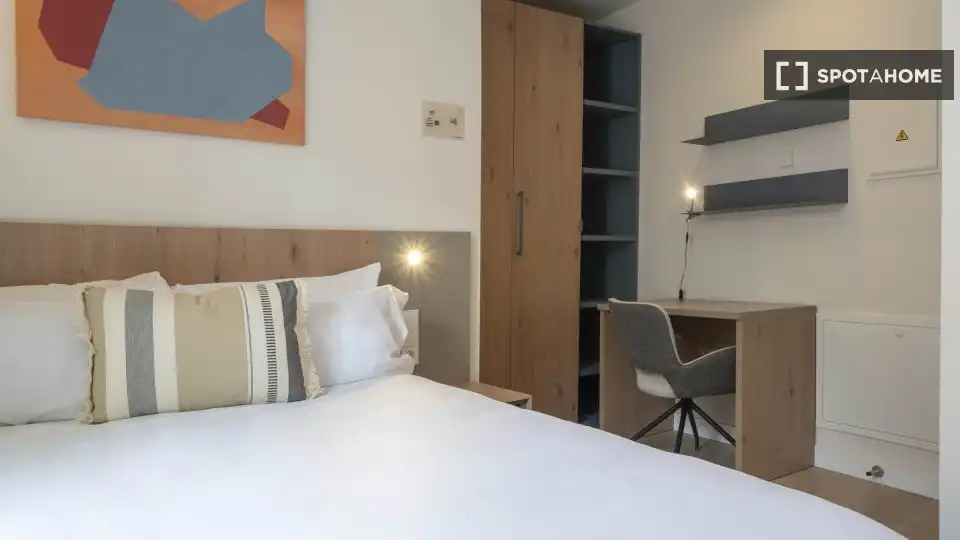 Bedroom of Houses for share in Madrid  with Air Conditioner, Terrace and Furnished