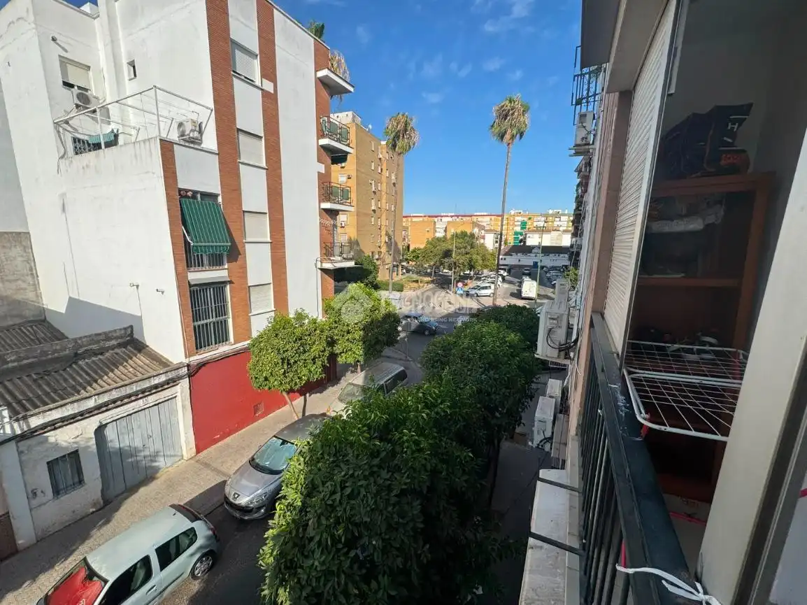 Vista exterior de Pis en venda en Sevilla amb Aire condicionat