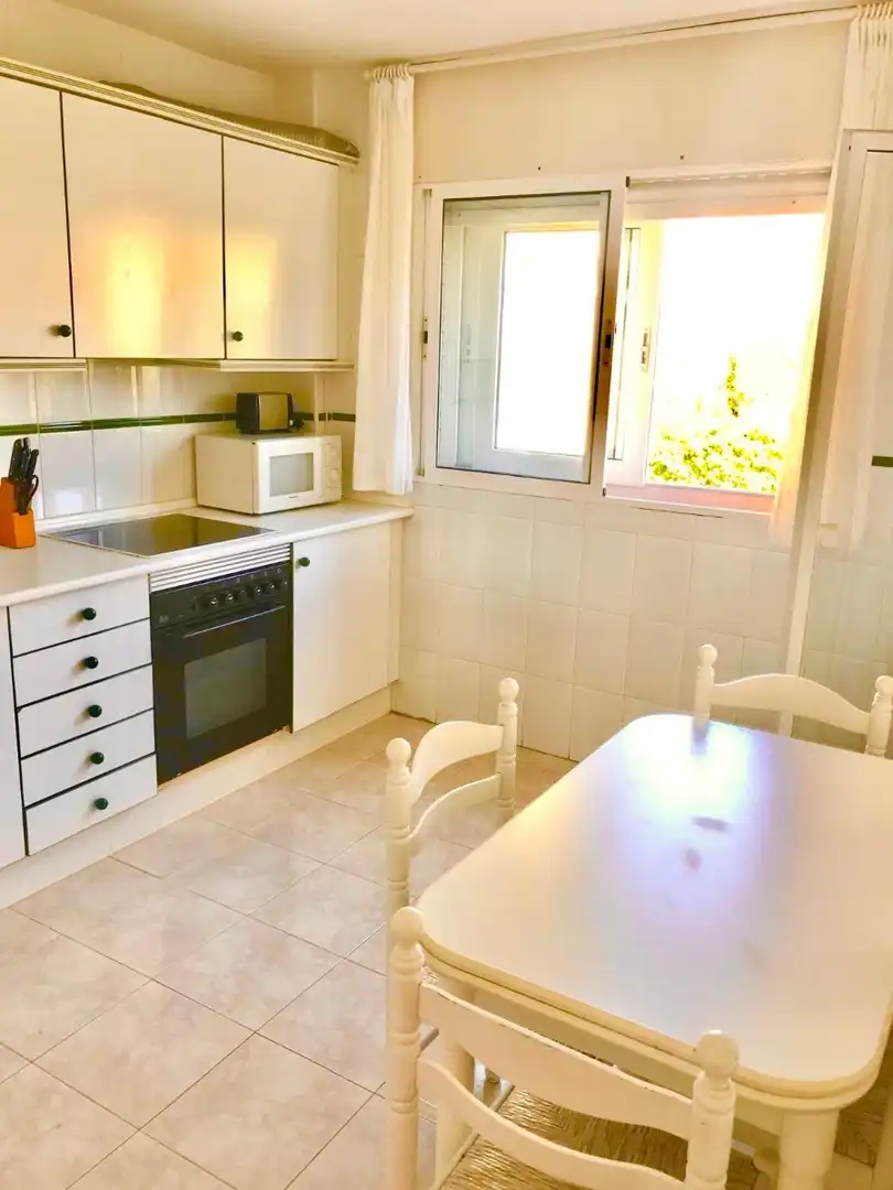 Cuina de Dúplex de lloguer en La Manga del Mar Menor amb Terrassa, Piscina i Moblat