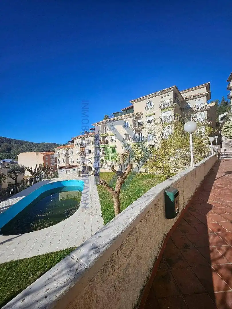 Außenansicht von Wohnung zum Verkauf in Cenes de la Vega mit Klimaanlage, Heizung und Terrasse