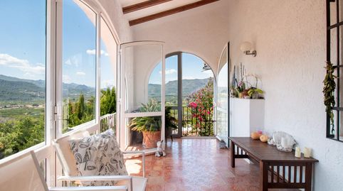 Chalet independiente con piscina privada y espectaculares vistas a la montaña en Urbanización Monterrey