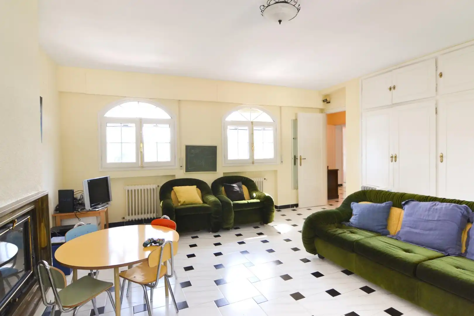Sala d'estar de Casa o xalet en venda en San Martín de Valdeiglesias amb Jardí privat, Terrassa i Traster