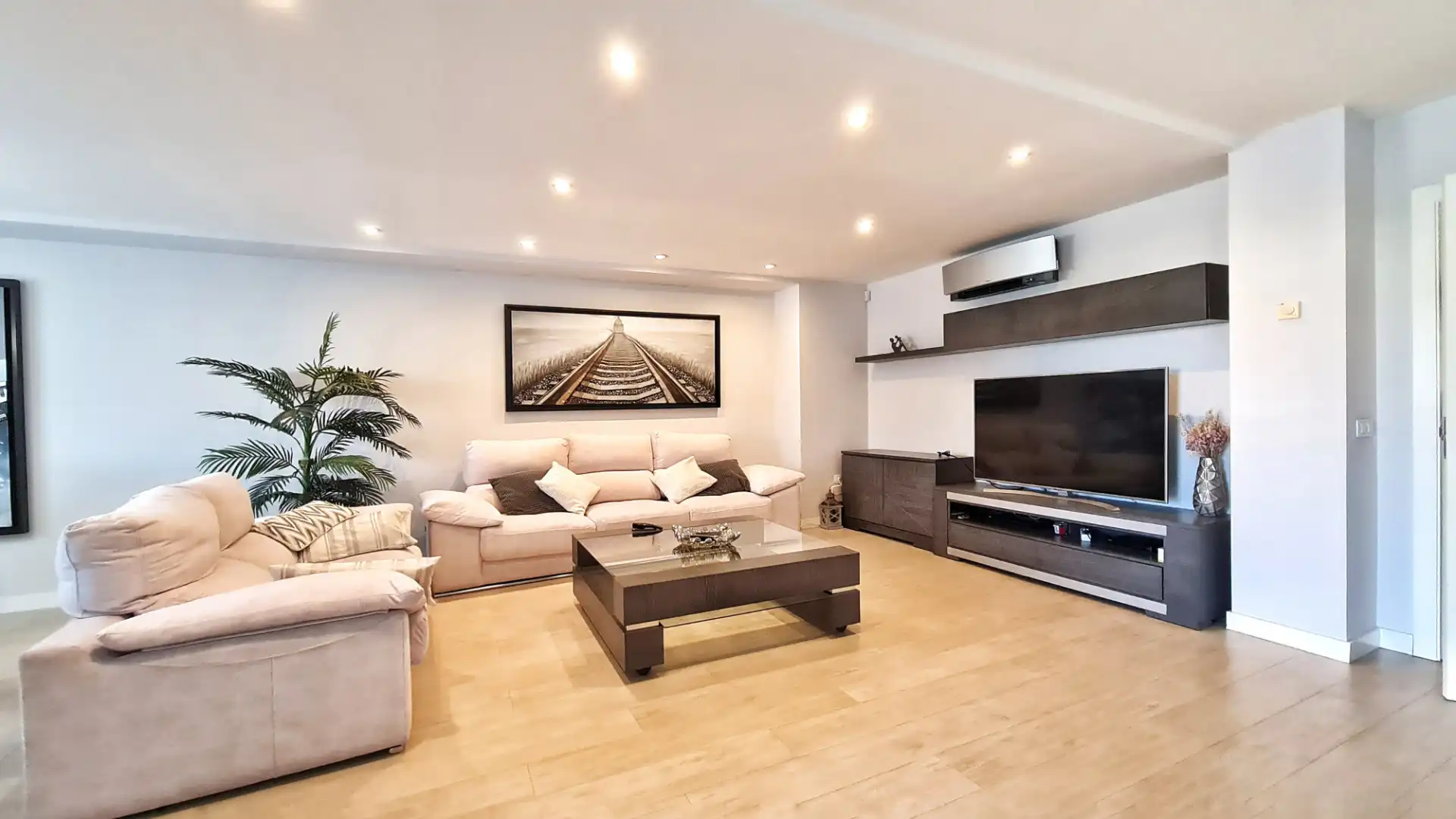Detached homes for rent in Calle de la Navallera, Centro Comercial - Hospital