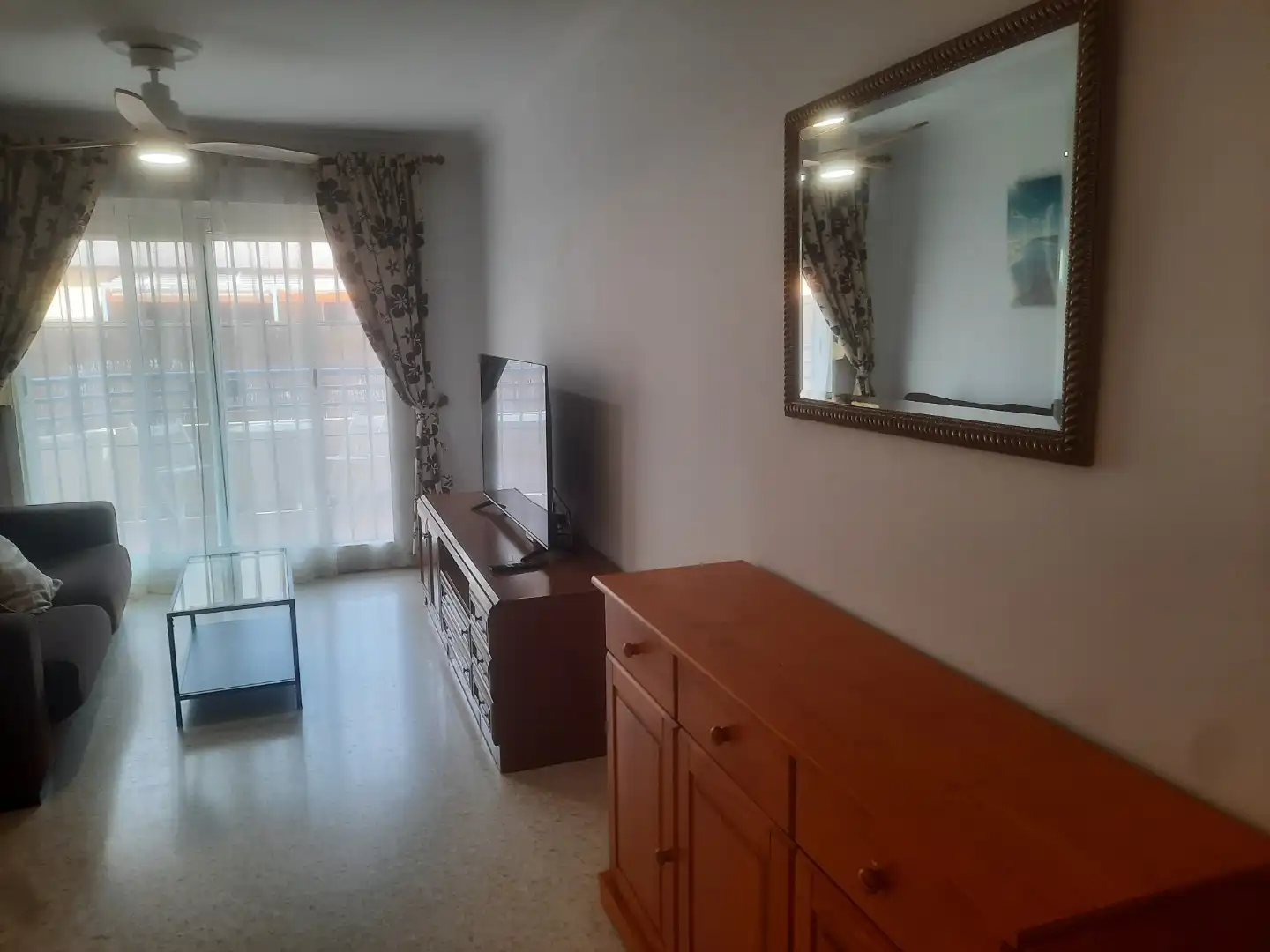 Wohnzimmer von Erdgeschoss zur Miete in Sanlúcar de Barrameda mit Terrasse, Schwimmbad und Balkon