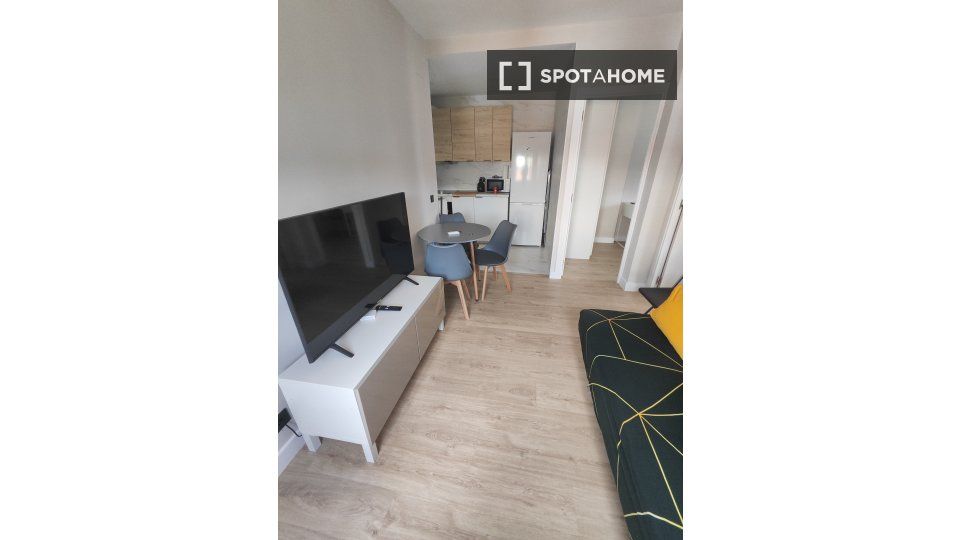 Exterior view of Flat to rent in  Madrid Capital  with Air Conditioner, Heating and Furnished