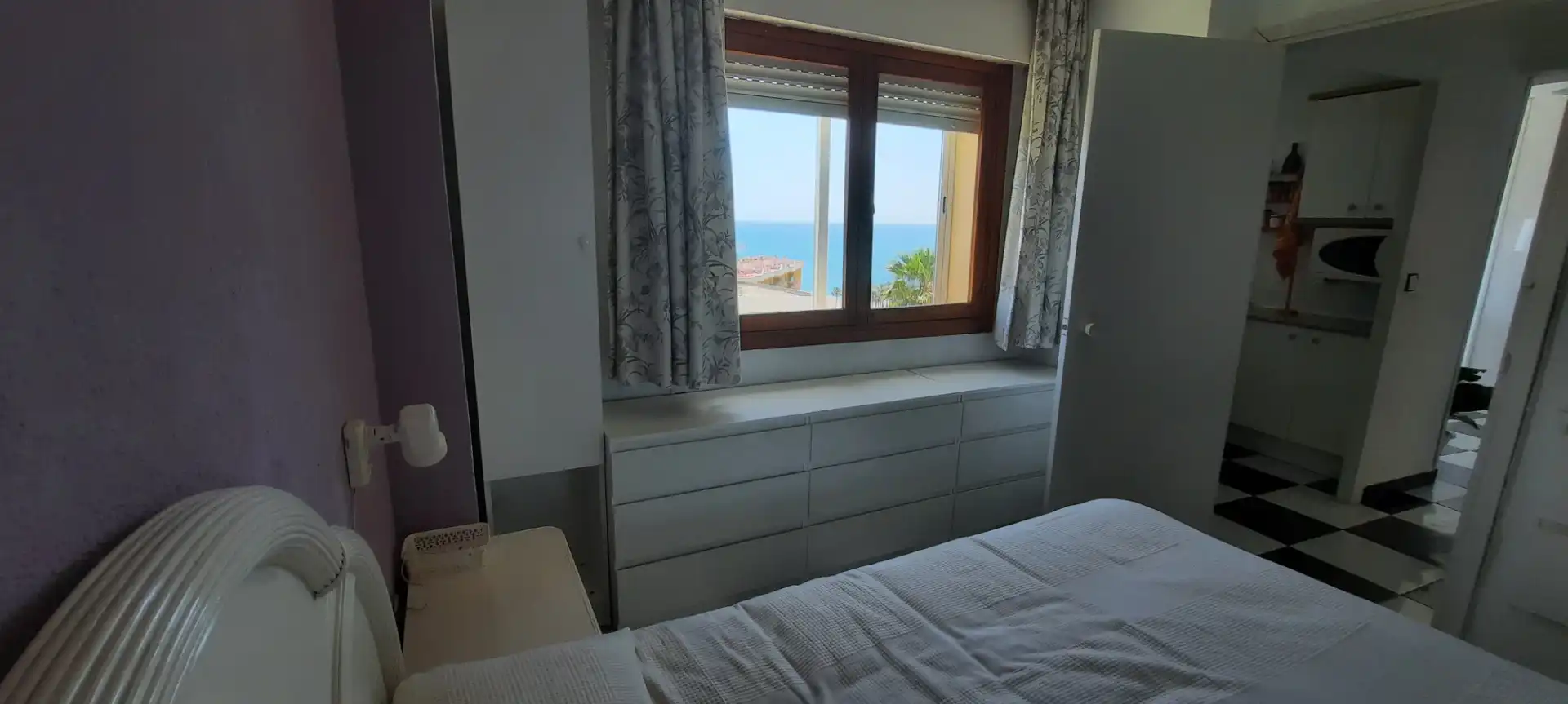 Habitación de Apartamento de alquiler en Torremolinos con Aire acondicionado, Amueblado y Microondas