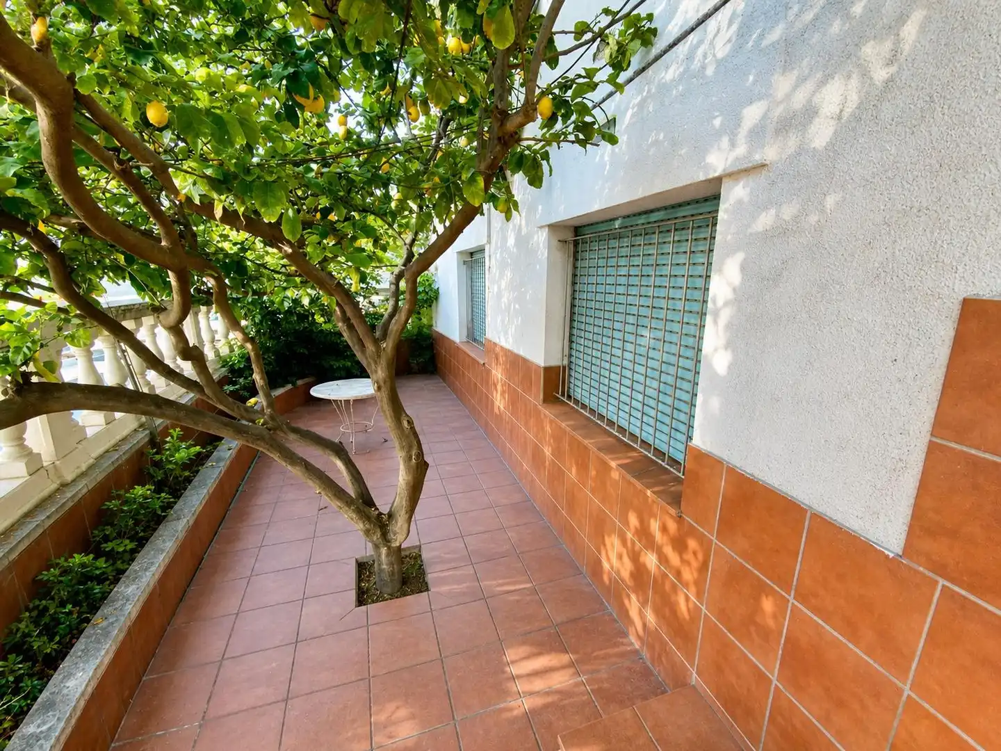 Vista exterior de Casa o xalet en venda en Mataró amb Calefacció, Terrassa i Traster