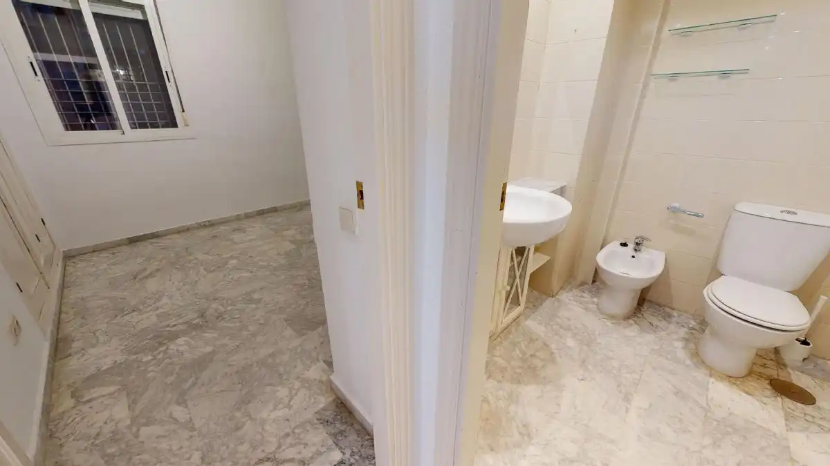Bathroom of Flat for sale in Tomares  with Air Conditioner, Terrace and Community pool